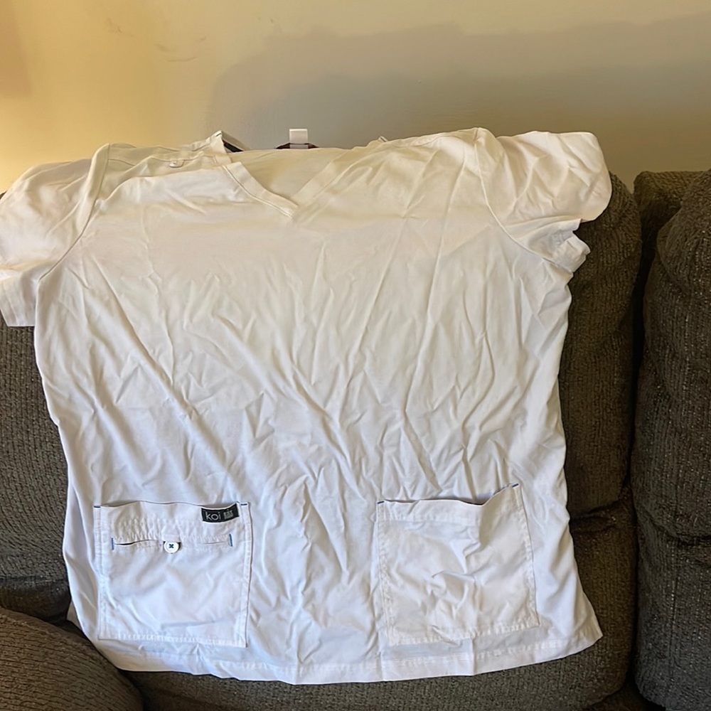 White koi basics scrub top